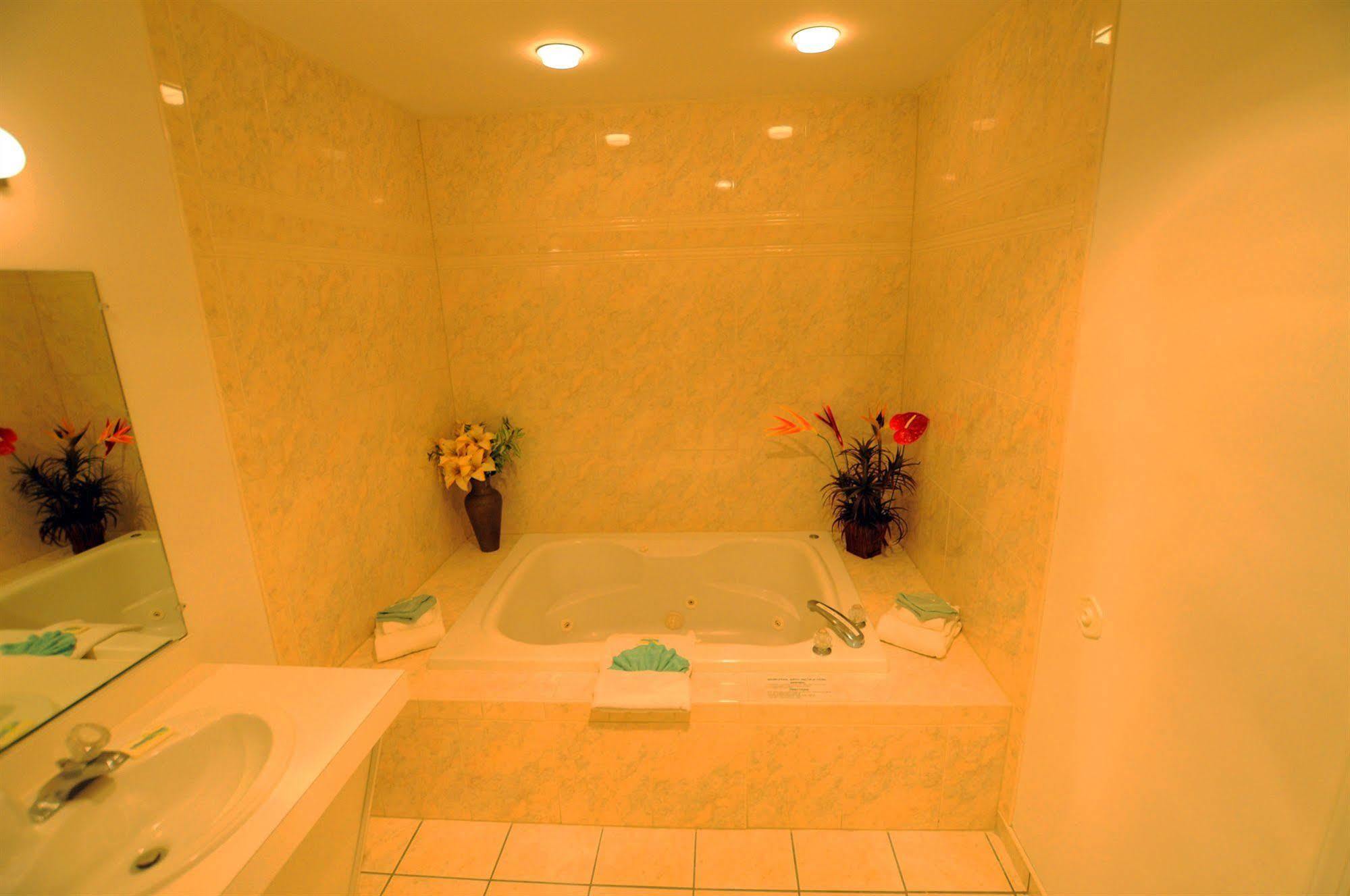 Riviera Resort & Suites Wildwood Extérieur photo